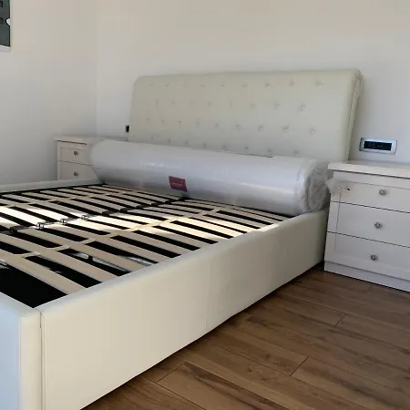 La Apartments