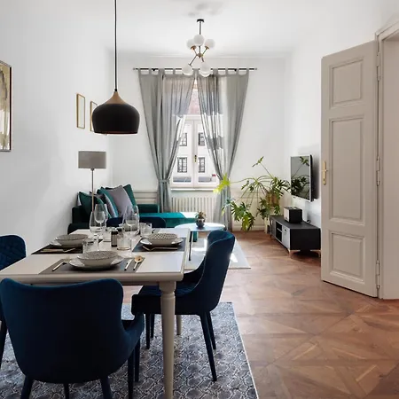 Appartement Main Square & *