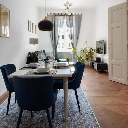 Apartment Main Square &